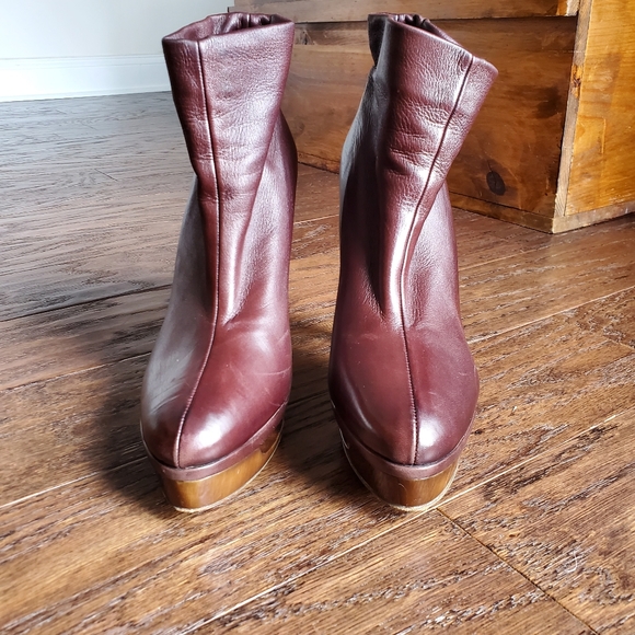 Beautiful Ferragamo Booties - Picture 3 of 15